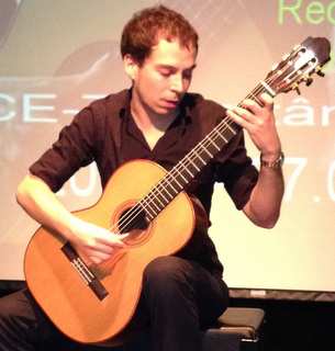 Thibault Cauvin et sa beauté italienne